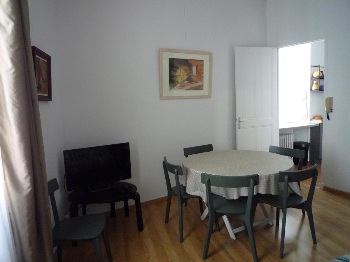 Appartement Avignon Centre Intra Muros Cour Exterieure Parking Prive Gratuit Exterior foto